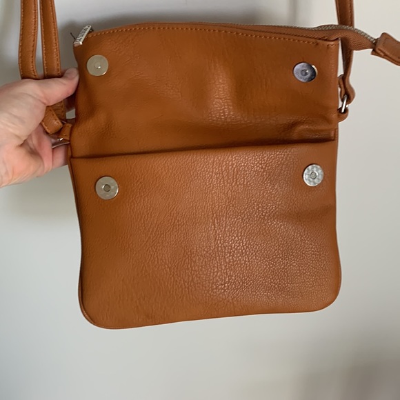 Tan Roots Purse - Picture 6 of 7